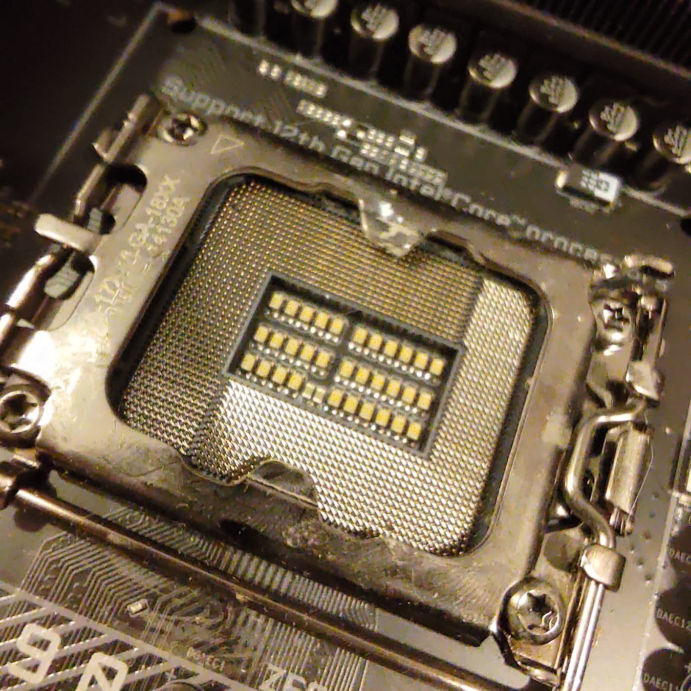 GIGABYTE Z690 AORUS Master (LGA 1700/ Intel Z690/ ATX/ DDR5/ Quad M.2/ PCIe 5.0/ USB 3.2 Gen2X2 Type-C/Intel WiFi 6E/ AQUANTIA 10GbE LAN/Intel Thunderbolt 4/ Gaming Motherboard) customer photo 2