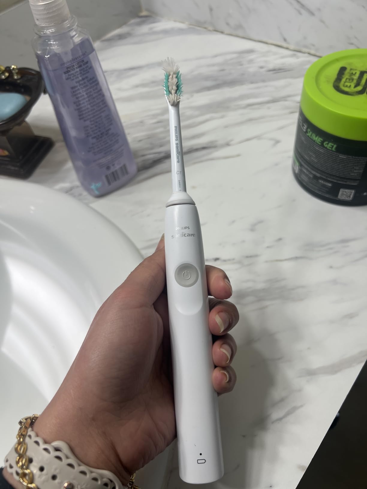 PHILIPS Sonicare 1100 Rechargeable Electric Toothbrush, 1 Brush Head, White customer photo 1