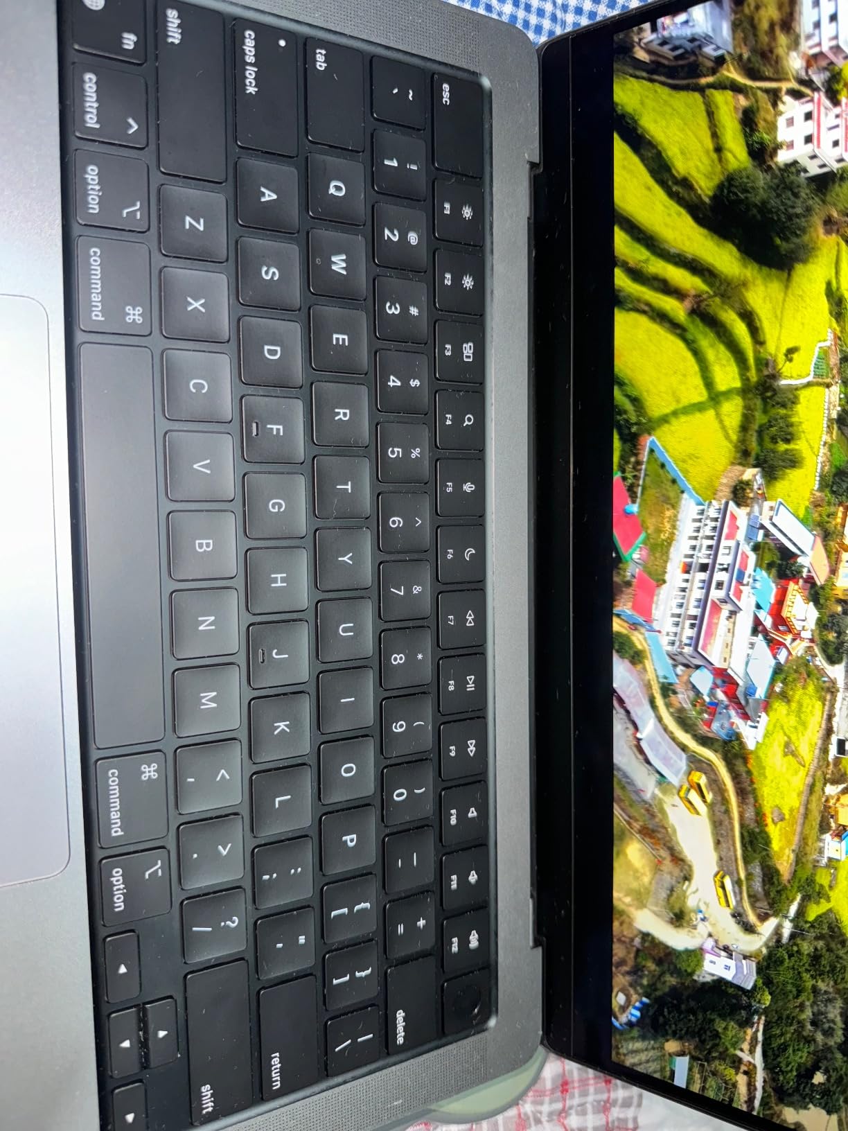 Apple MacBook Pro 2021 with Apple M1 Pro chip (14-inch, 16GB RAM, 512GB SSD) - Space Gray (Renewed) customer photo 2