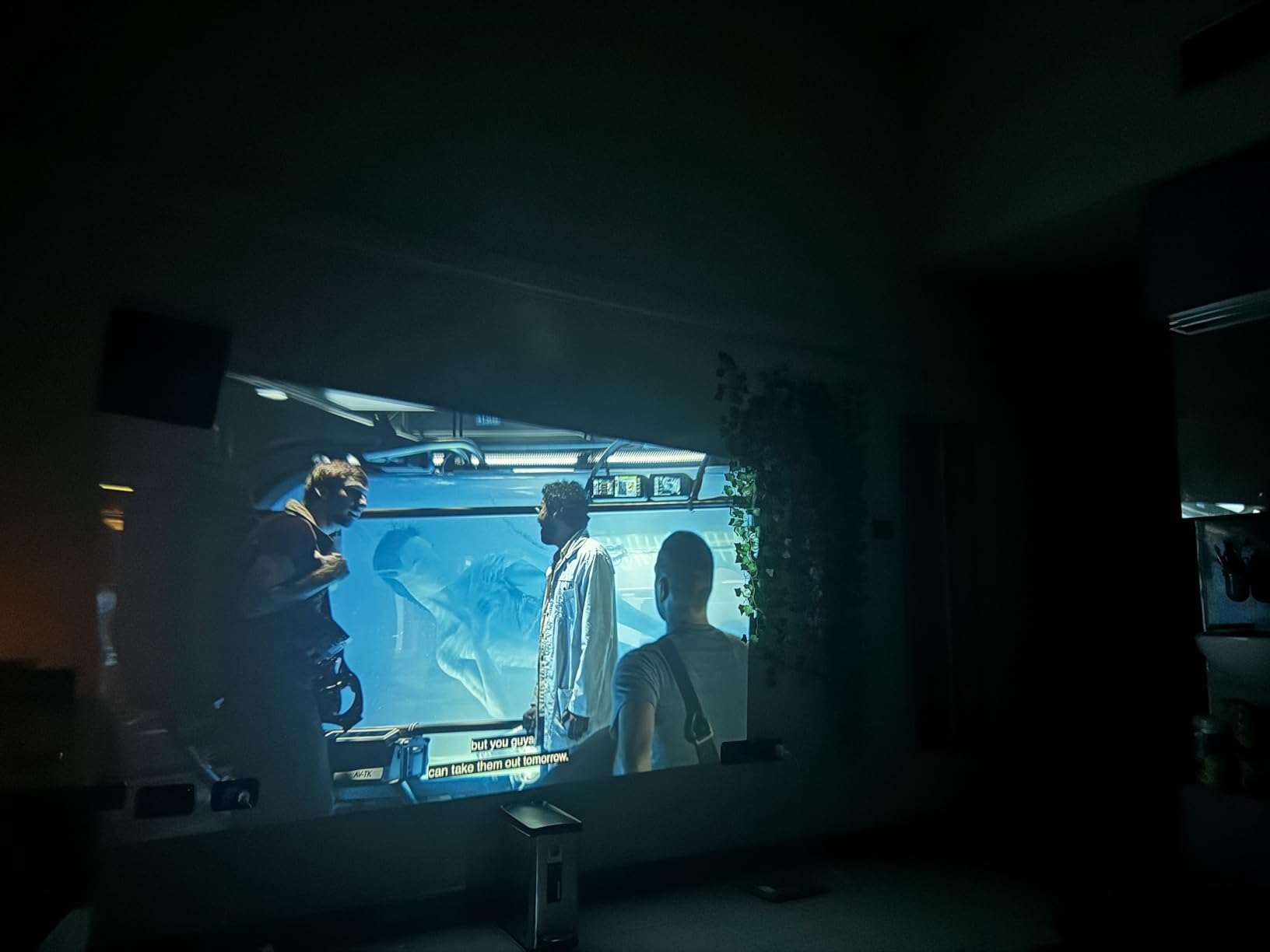 FUDONI Projector with 5G WiFi & Bluetooth, Native 1080P 18000L Portable customer photo 1