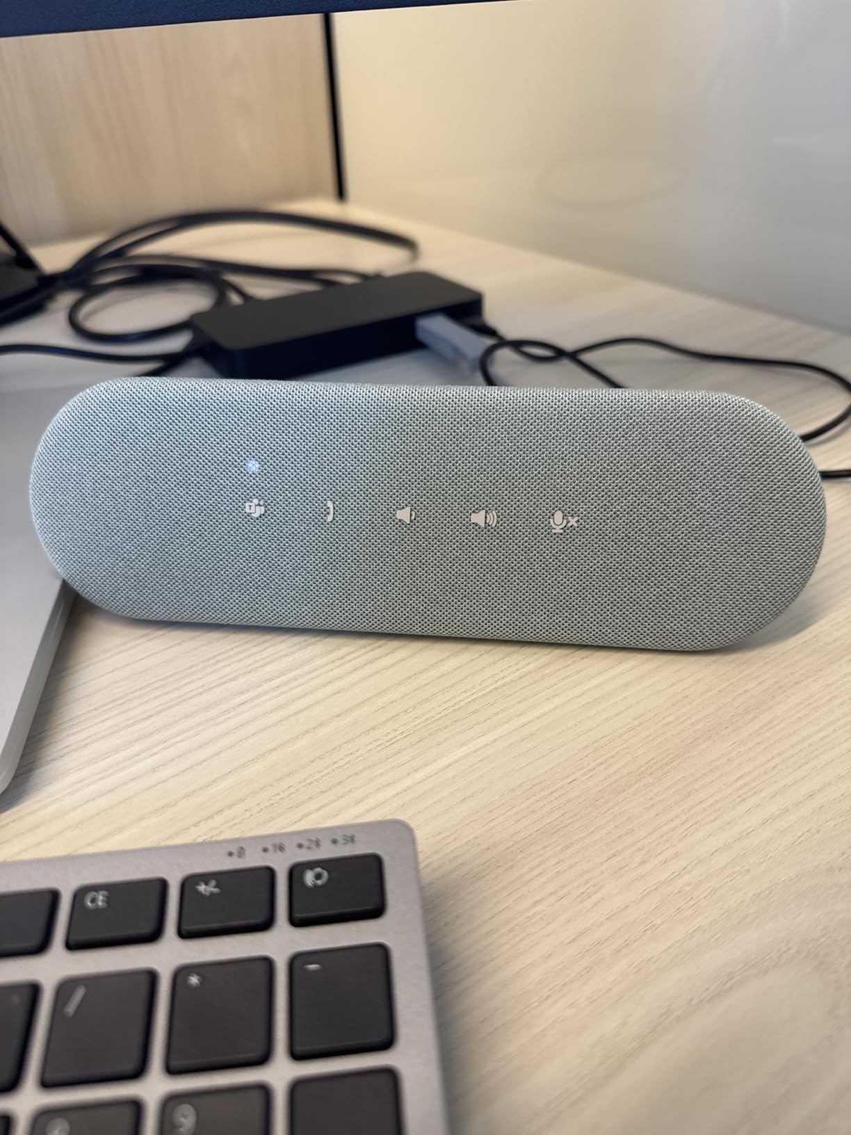 Dell Speakerphone SP3022, Microsoft Teams Certified, Zoom Certified | Full Duplex Audio, Digital Signal Processing, Echo Cancellation, 3 Year Warranty, UC Optimised customer photo 1