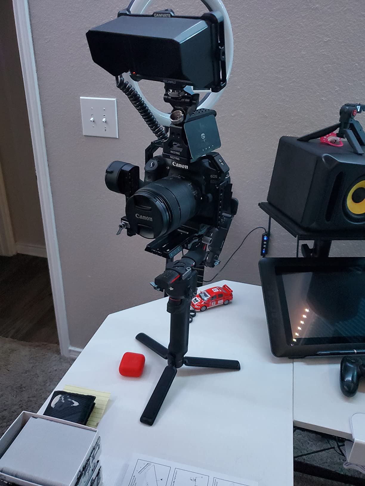 DJI RS 3 Pro, 3-Axis Gimbal for DSLR and Cameras Canon/Sony/Panasonic/Nikon/Fujifilm/BMPCC, Automated Axis Locks, 4.5 kg (10lbs) Payload, LiDAR Focus Camera Stabilizer customer photo 2