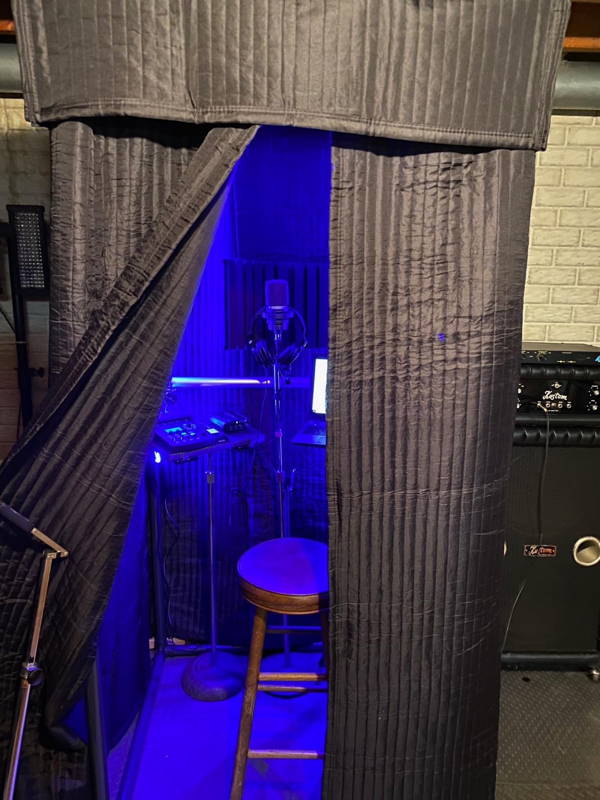 Portable Vocal Booth for Recording, Portable Recording Booth for Home Studio, Acoustic Treatment to Reduce Echo, Sound Isolation Booth, 5-Min Assembly w/Travel Bag, Lights, Phone Holder (2026 Update) customer photo 1