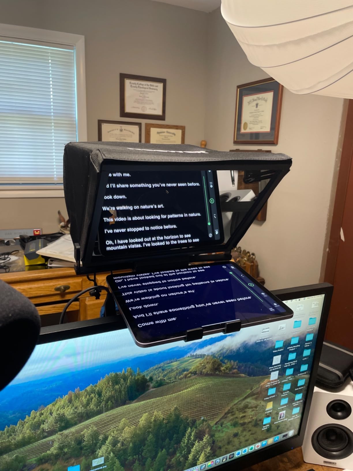 NEEWER X12 Aluminum Teleprompter with RT-110 Remote Control (Connected via Bluetooth on NEEWER Teleprompter App) & Carry Case, Compatible with iPad, iOS/Android Tablets, Smartphones, DSLRs (Black) customer photo 1