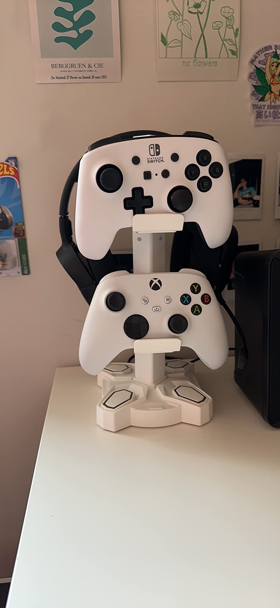 KDD Gaming Headphones Stand, Rotatable Headset Stand with Light Modes - Controller Holder with 2 USB Charging Ports and 3.5mm - Earphone Hanger Accessories for Desktop Gamer(Black) customer photo 1