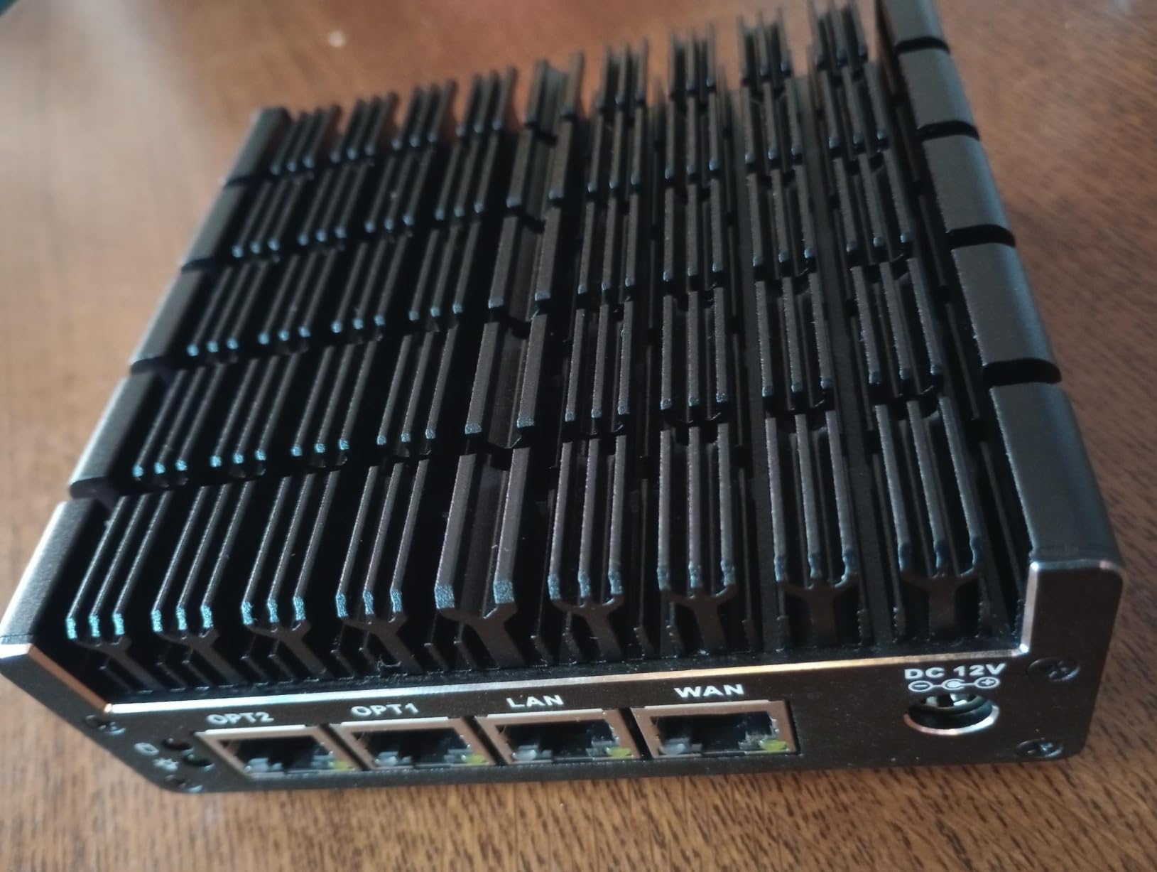 Protectli Vault FW4C - 4 Port, Firewall Micro Appliance/Mini PC - Intel J3710, 2.5G Ports, AES-NI, 8GB DDR3 RAM, 120GB SSD customer photo 1