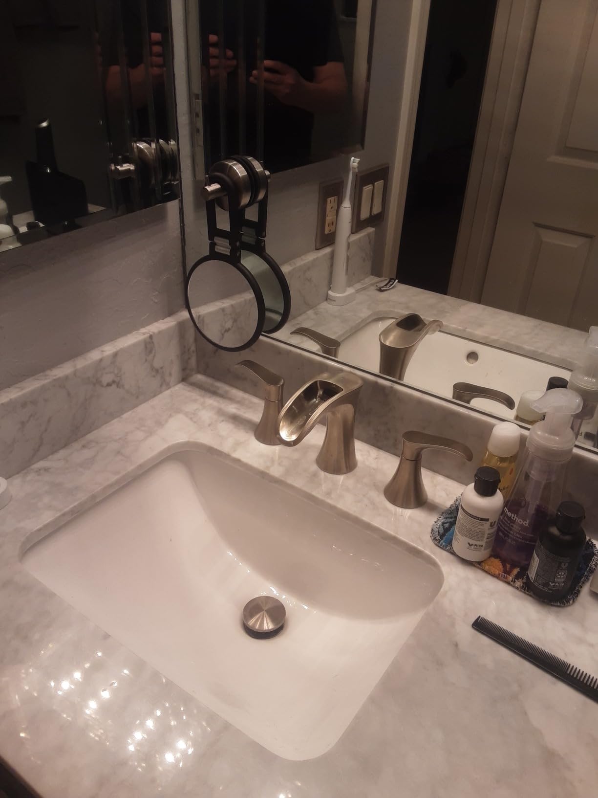CLSEVXY Magnifying Handheld Mirror Double Sided, 1X 15X Magnification Hand Mirrors, Travel Folding Hand Held Mirror, 360°Rotation Pedestal Makeup Vanity Mirror customer photo 1