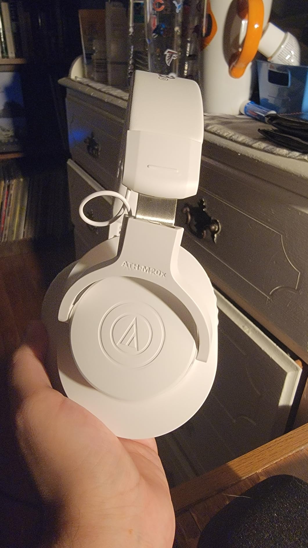Audio-Technica ATH-M20xBTWH Wireless Over-Ear Headphones with Mic, 60 Hour Battery Life, Studio-Quality Sound, 40 mm Drivers for Enhanced Bass, Lightweight Design, Multipoint Pairing, White customer photo 2
