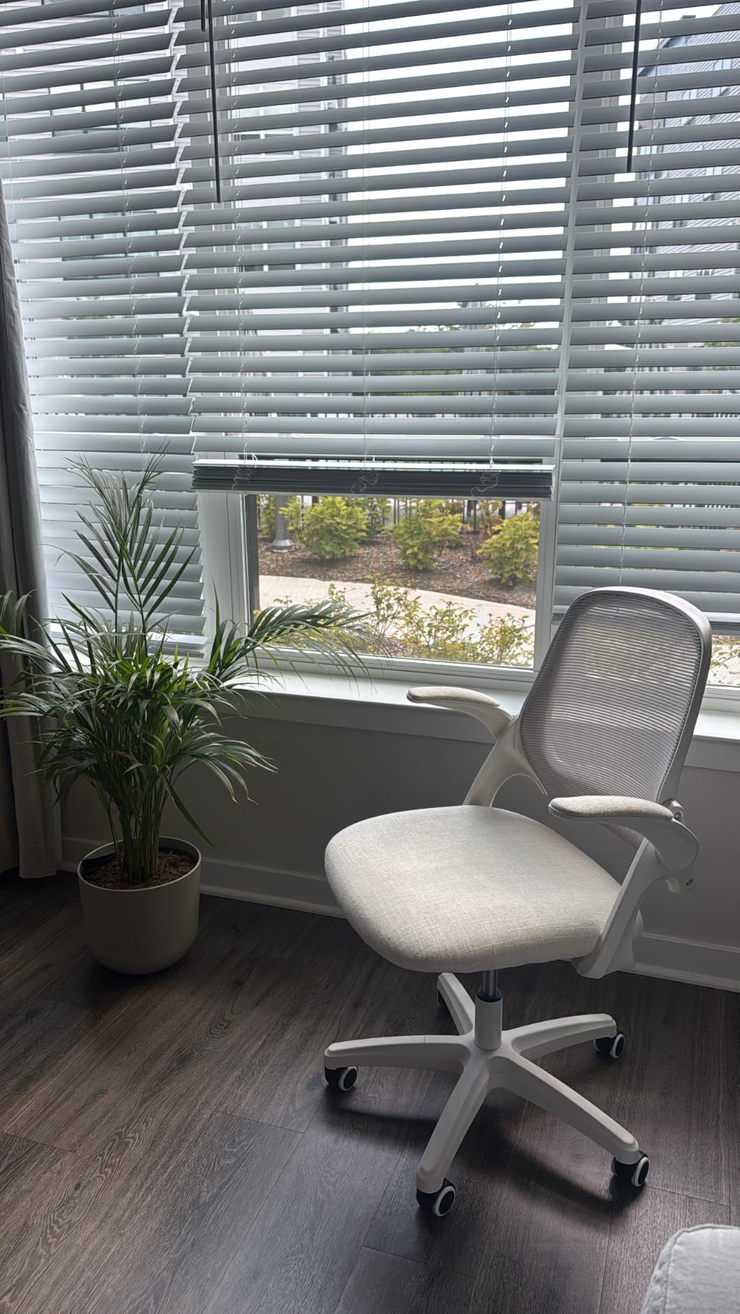 NEO CHAIR Office Desk Chair, Ergonomic Mesh with Flip-Up Armrests, Beige customer photo 1