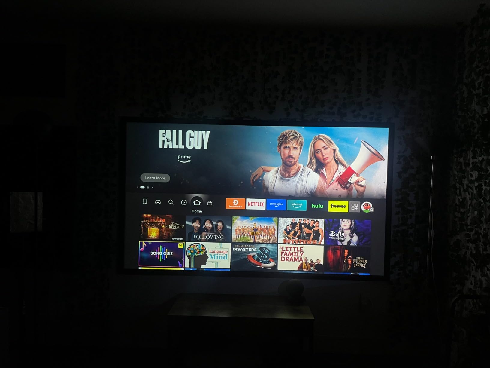 Fixed Frame Projector Screen - Matte 100 inch - Hang on Wall - 4K - 8K Ultra HD, HDTV, HDR & Active 3D, Ultra Short Throw - 16:9 Format customer photo 2