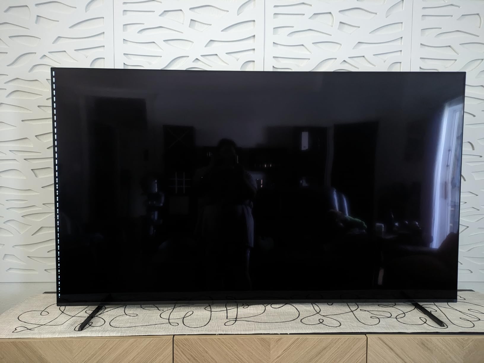 Sony OLED 83 inch BRAVIA XR A80L Series 4K Ultra HD TV: Smart Google TV with Dolby Vision HDR and Exclusive Gaming Features for The PlayStation® 5 XR83A80L- 2023 Model,Black customer photo 2