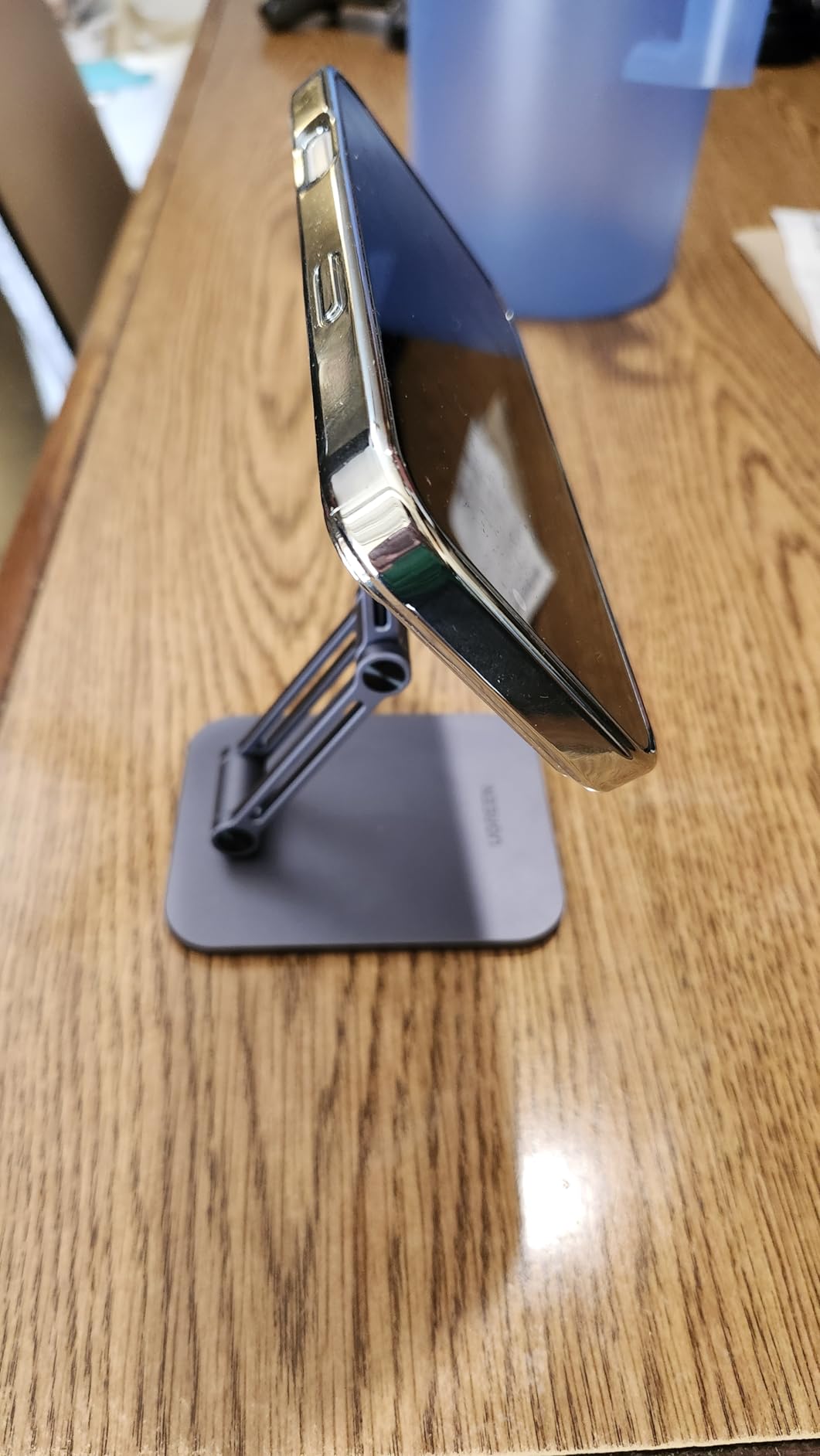 UGREEN Magnetic Phone Stand Compatible with MagSafe Holder for Desk Ergonomic Design Adjustable, Aluminum Cell Phone Stand Compatible for iPhone 17 Air 16 15 14 13 12 Pro Max and MagSafe Case, Grey customer photo 1