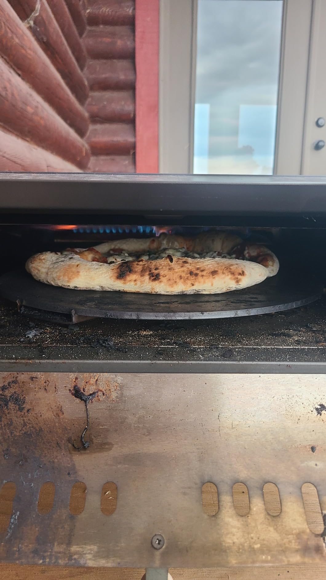 VEVOR Gas Outdoor Pizza Oven, 16-inch Propane Pizza Ovens with Auto Rotatable Stone, Large Portable Pizza Maker for Outside BackYard Camp, Waterproof Bag, Peel, IR Thermometer, CSA Certified, Black customer photo 1
