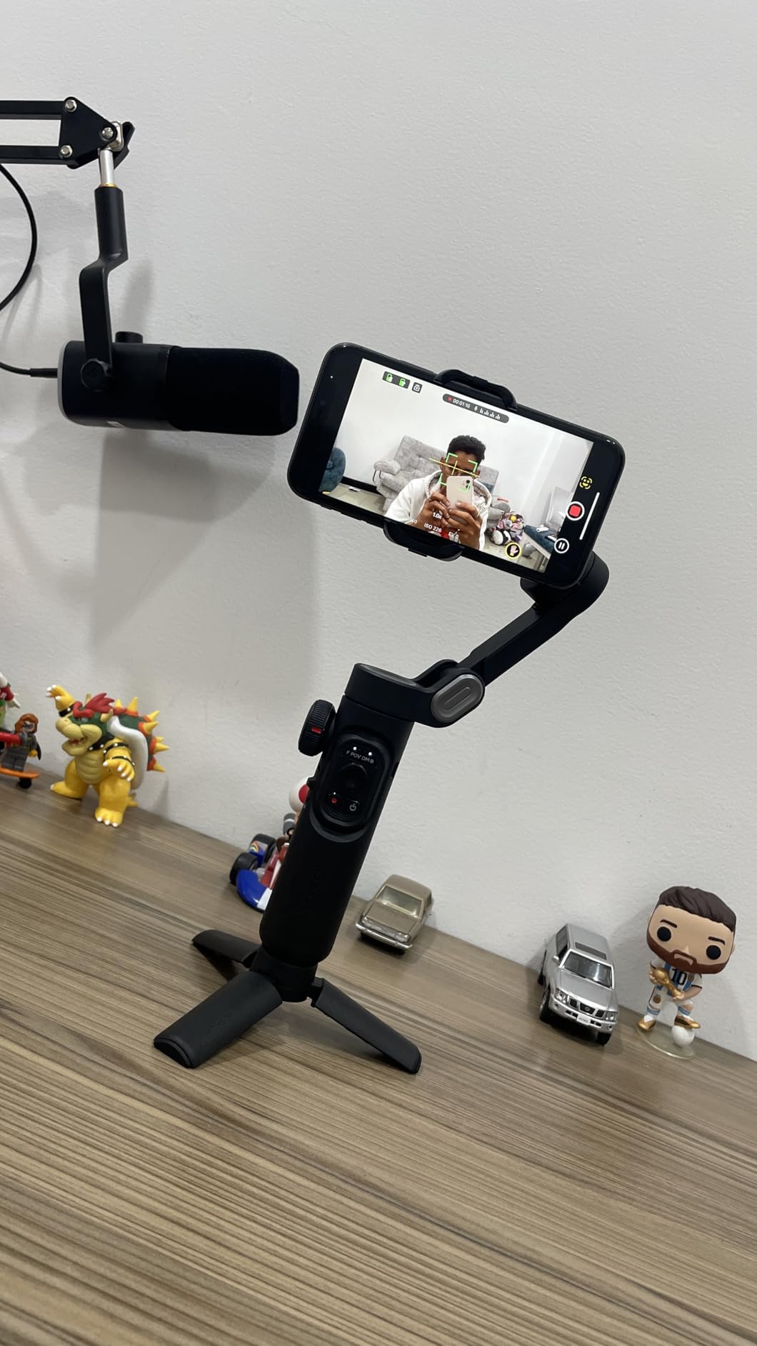 AOCHUAN Smart XE 3-Axis Gimbal Stabilizer for iPhone&Android,Foldable customer photo 2