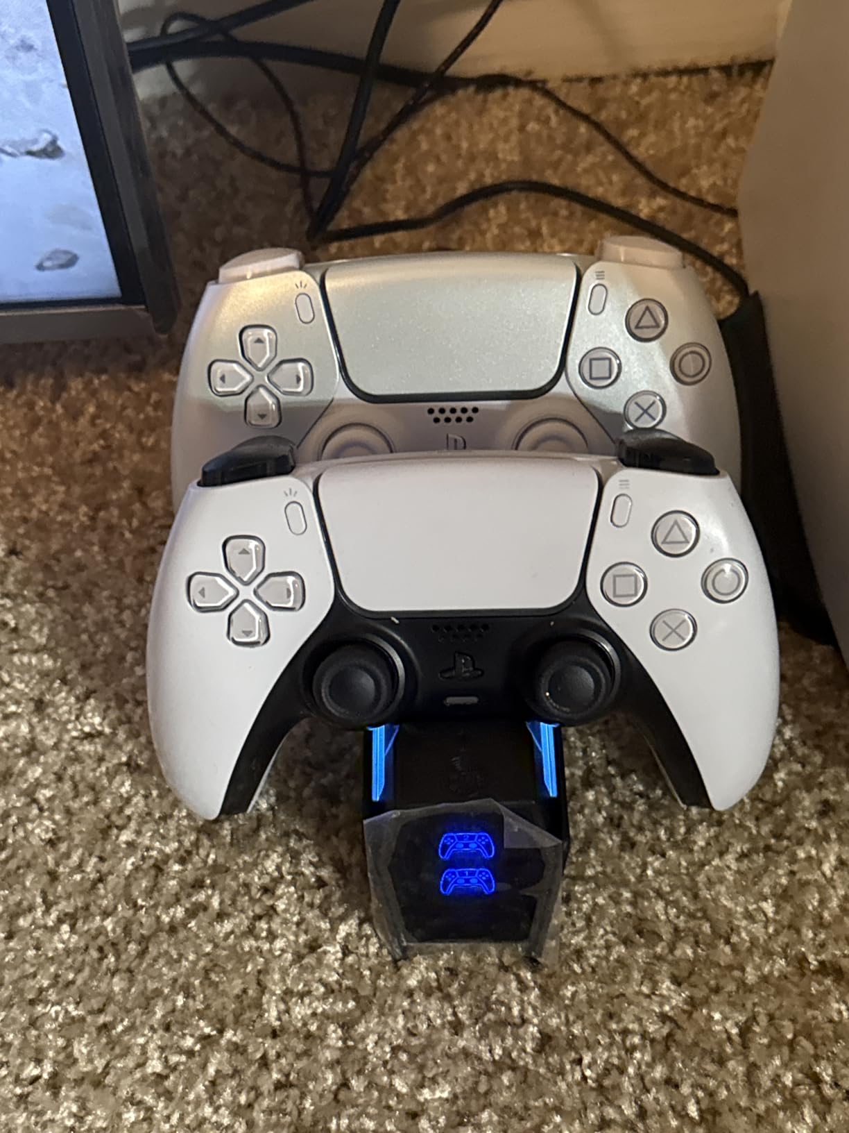 PS 5 Controller Charger Station Compatible with PlayStation 5 Edge & Dual Controller, 9 Lightings PS 5 Accessories Charging Station, PS 5 Dock Stand with LED Indicator for PlayStation Consoles customer photo 1