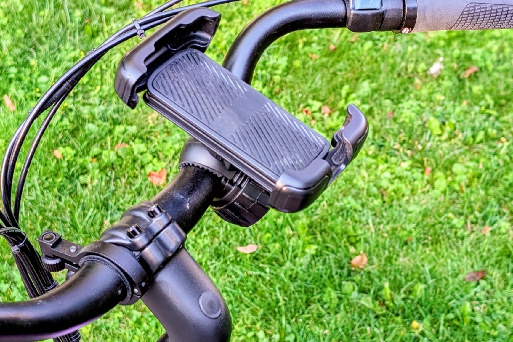 LISEN Bike Phone Holder, [Super Easy Install] Motorcycle Phone Mount Ebike Accessories Bicycle Handlebar Holder Mount Gifts for Adults Kids Men Mountain Mini Bike Scooter Gear Accessories, Black customer photo 1