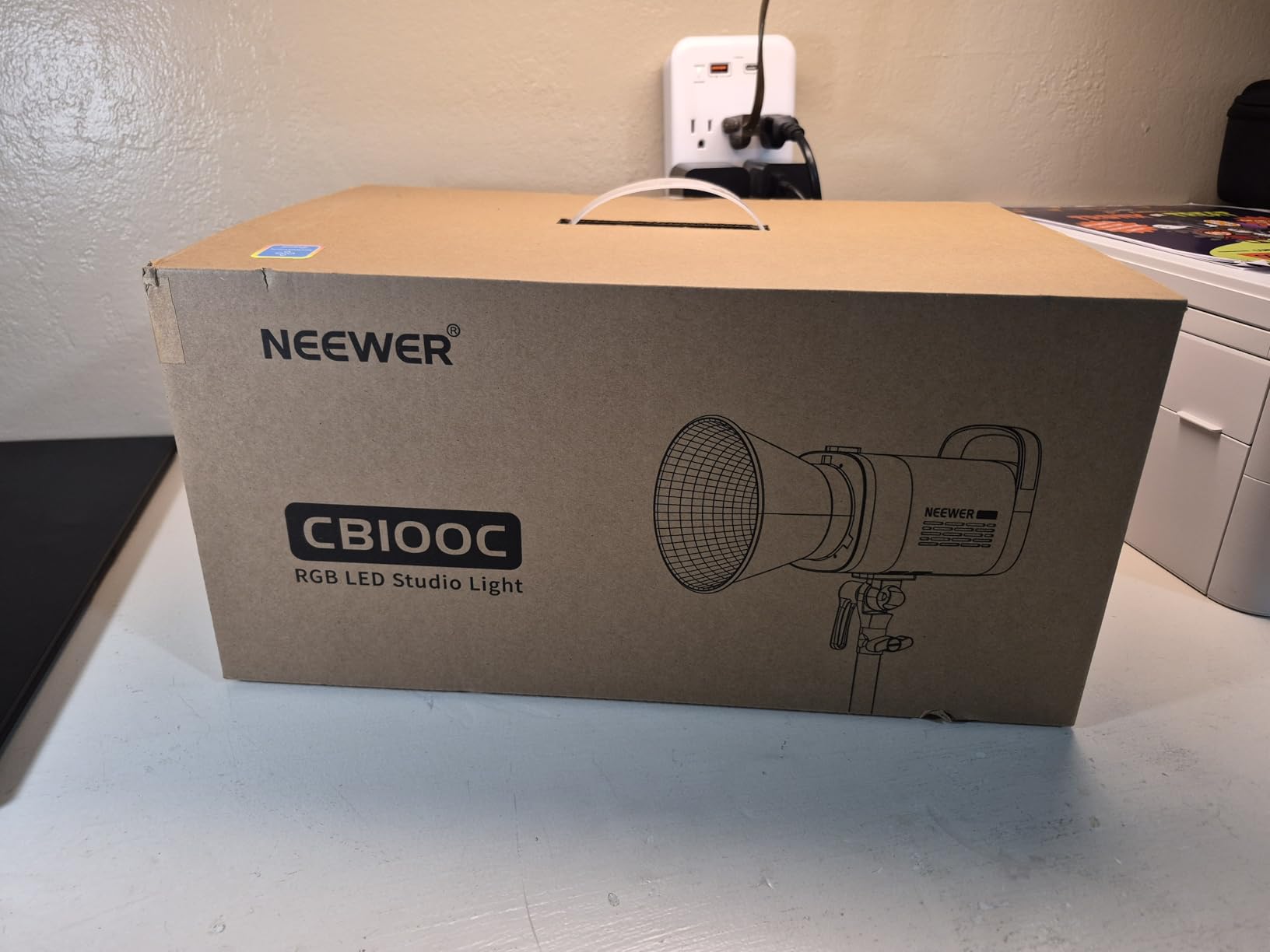 NEEWER CB100C 130w RGB LED Video Light, APP/2.4G Control 360° Full Color 2700K-6500K 27000lux/m COB Bowens Mount Silent Continuous Output Lighting TLCI/CRI97+ 17 Scenes for Video Recording Photography | 2700K-6500K, 27000lux/m, COB, Bowens Mount Silent Continuous Output Lighting, TLCI/CRI97+, for Video Recording Photography customer photo 1