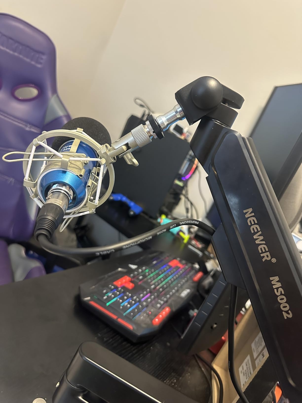 NEEWER Low Profile Mic Arm Desk Mount, 360° Swivel Boom Arm with Pneumatic Damping Adjustable, Cable Management, Compatible with Shure MV7 SM7B Blue Yeti Gaming Streaming Podcast Microphone, MS002 | Boom Arm, Adjustable, Cable Management, Compatible with Shure MV7 SM7B Blue Yeti Gaming Streaming Podcast Microphone customer photo 2