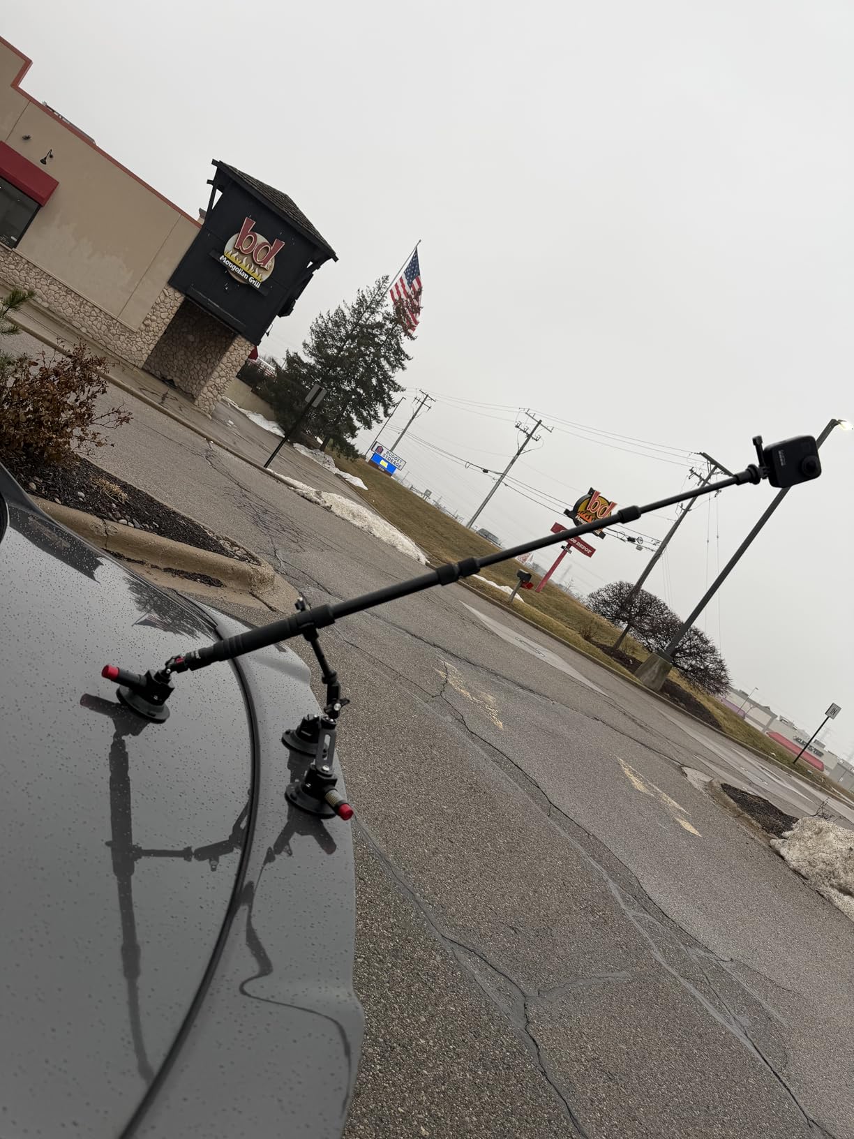 NEEWER Triple Suction Cup Car Mount Compatible with Insta360 X5 X4 GoPro DJI OSMO 360 Cameras, Quick Release Outside Windshield Magic Arm Mount Kit with 2 in 1 Extension Pole/Selfie Stick, CA065 customer photo 1