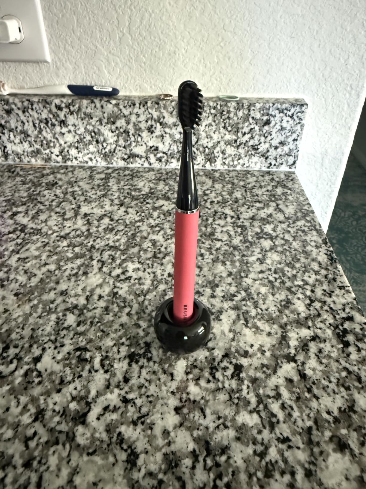 MIPOW Slim Pro i4 Electric Toothbrush Rechargeable Smart Ultra Sonic 3 Modes Magnetic Travel Case &Ceramic Dock, 60Day Long Battery Soft Bristles 2Heads IPX7 Waterproof,Color-(Gray) customer photo 1