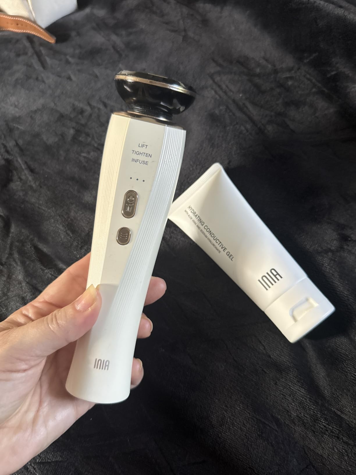INIA FLARE 3-in-1 Red Light Therapy Beauty Device for Face & Neck White customer photo 2