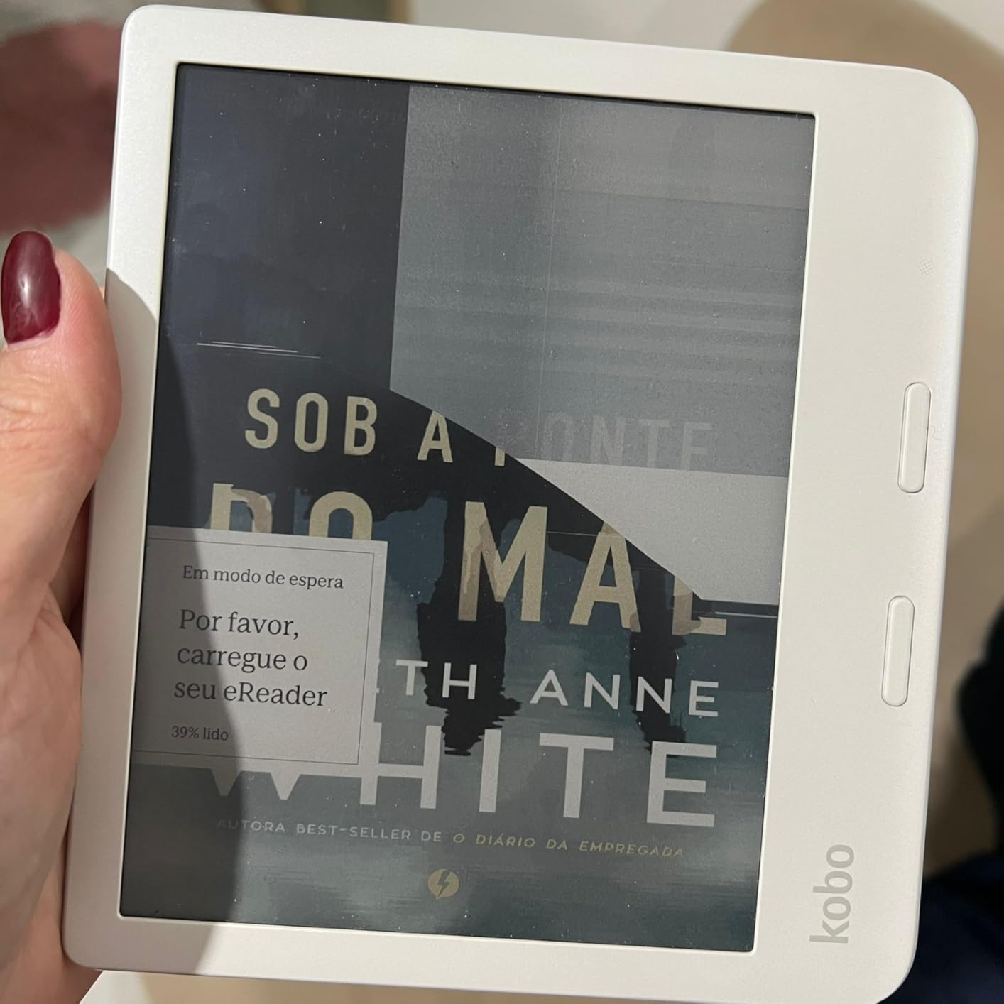 Kobo Libra Colour | eReader | 7” Glare-Free Colour E Ink Kaleido™ 3 Display | Dark Mode Option | Audiobooks | Waterproof | White customer photo 1
