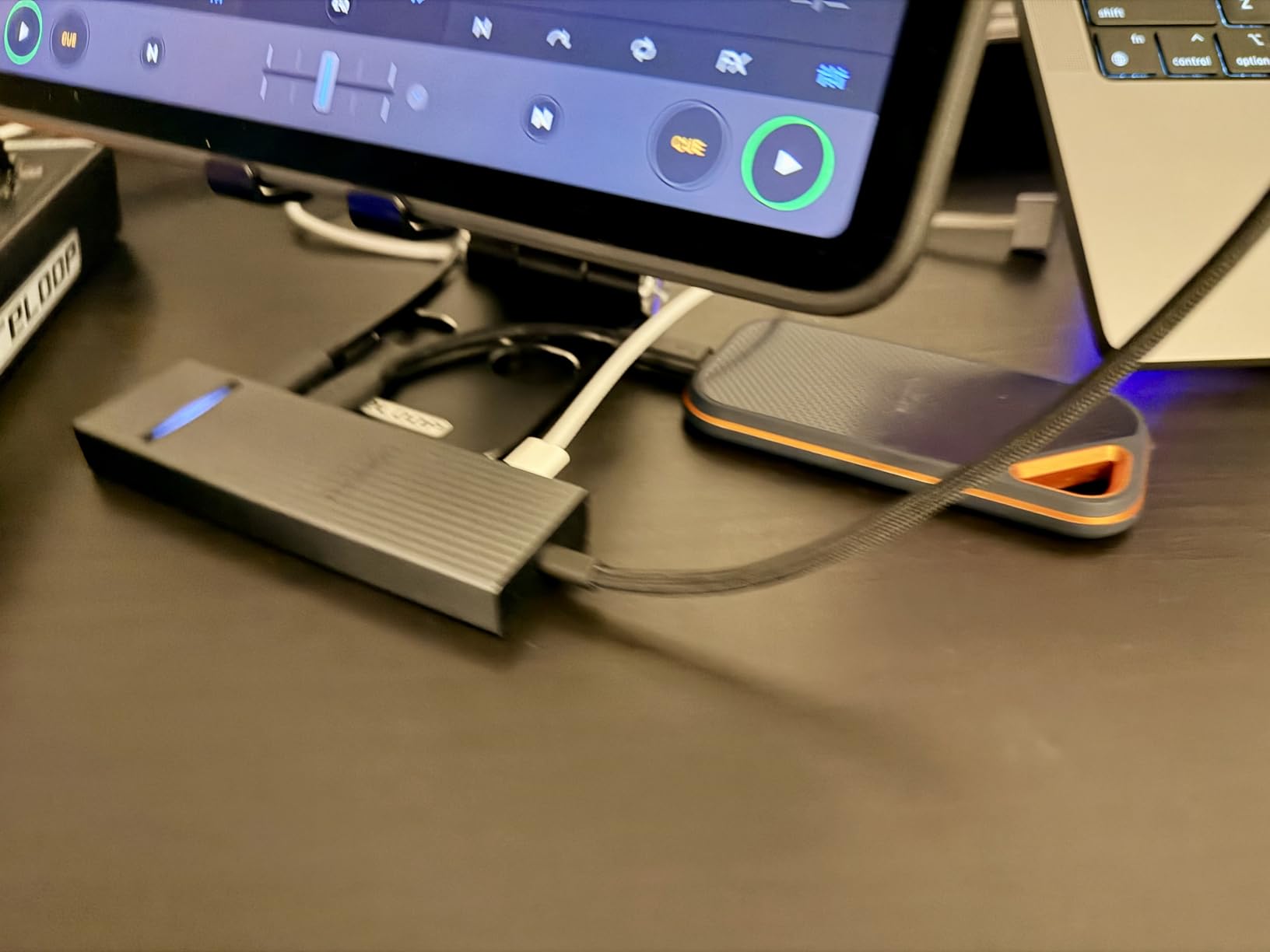 UGREEN Revodok Pro USB-C Hub 6 in 1 10Gbps 4K 60Hz HDMI | 100W PD charging, compatible with MacBook Neo/Pro/Air, iPad Pro, Thinkpad Rog Ally and More customer photo 1