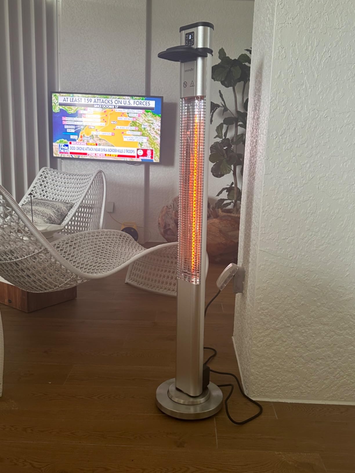 SereneLife Outdoor Electric Patio Heater - 900W Infrared Heater with Remote, Aluminum Reflector, Waterproof Design, IP65 Approved, Quiet Operation, Standing Porch Heater for Patio & Backyard customer photo 2