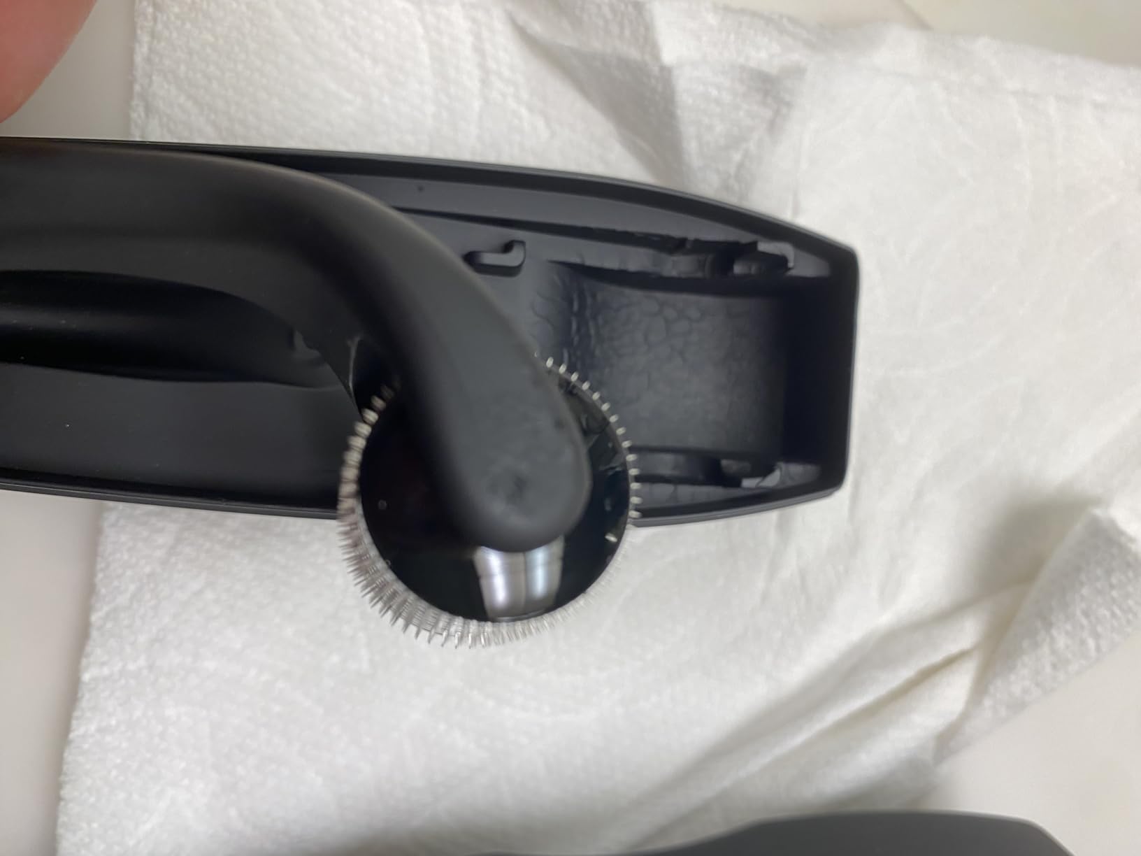 Derma Roller for Body, Hair and Sculp, 540 Titanium Microneedle Dermal Skincare, Microneedling Roller for Men and Women with Storage Case customer photo 2