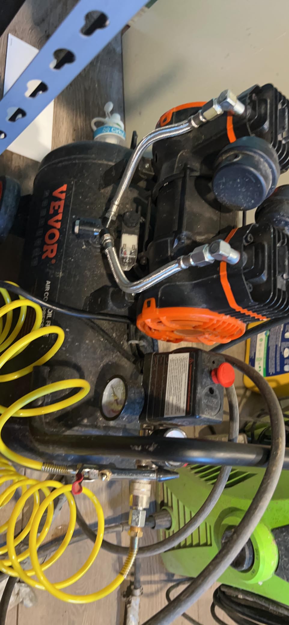 VEVOR Air Compressor, 1 Gallon Steel Tank, 1HP 1.5CFM @ 90PSI Oil Free Air Compressor & Max. 120PSI Pressure, 78dB Ultra Quiet Portable Compressor for Auto Repair, Tire Inflation, Spray Painting, 120V customer photo 1