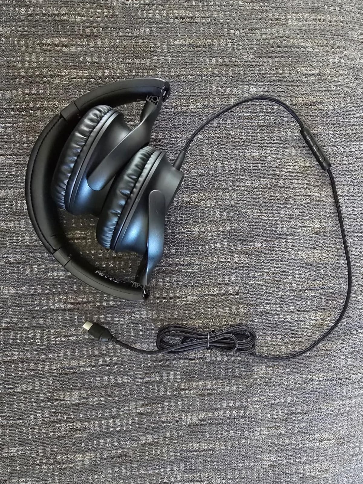 Cowyawn USB C Headphones Wired, Over Ear USB C Wired Headphones with Microphone, Volume Control, HD Stereo Sound, Foldable USB Type C Headphone for Adult/Teens/Laptop/Computer/iPhone 15/16/17, Black customer photo 1