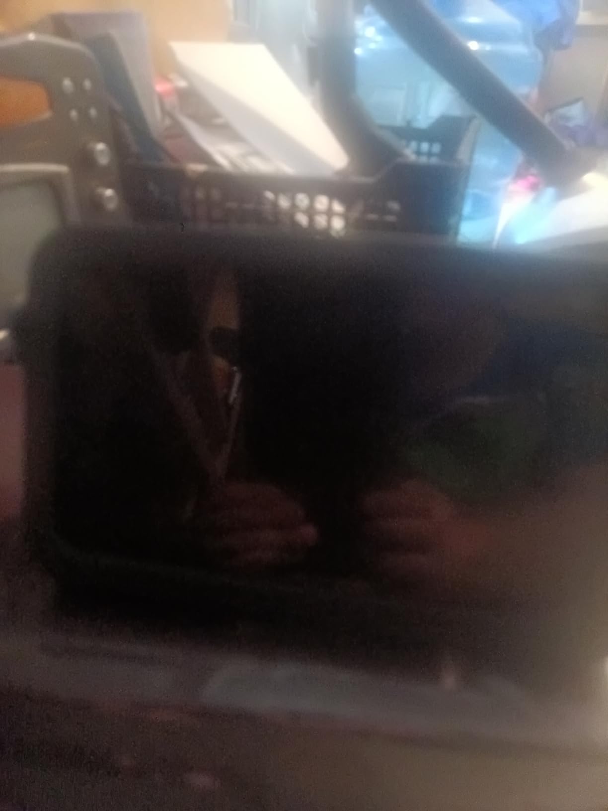 Echo Show 21 (2024 release) with Amazon Premium Adjustable Stand customer photo 1