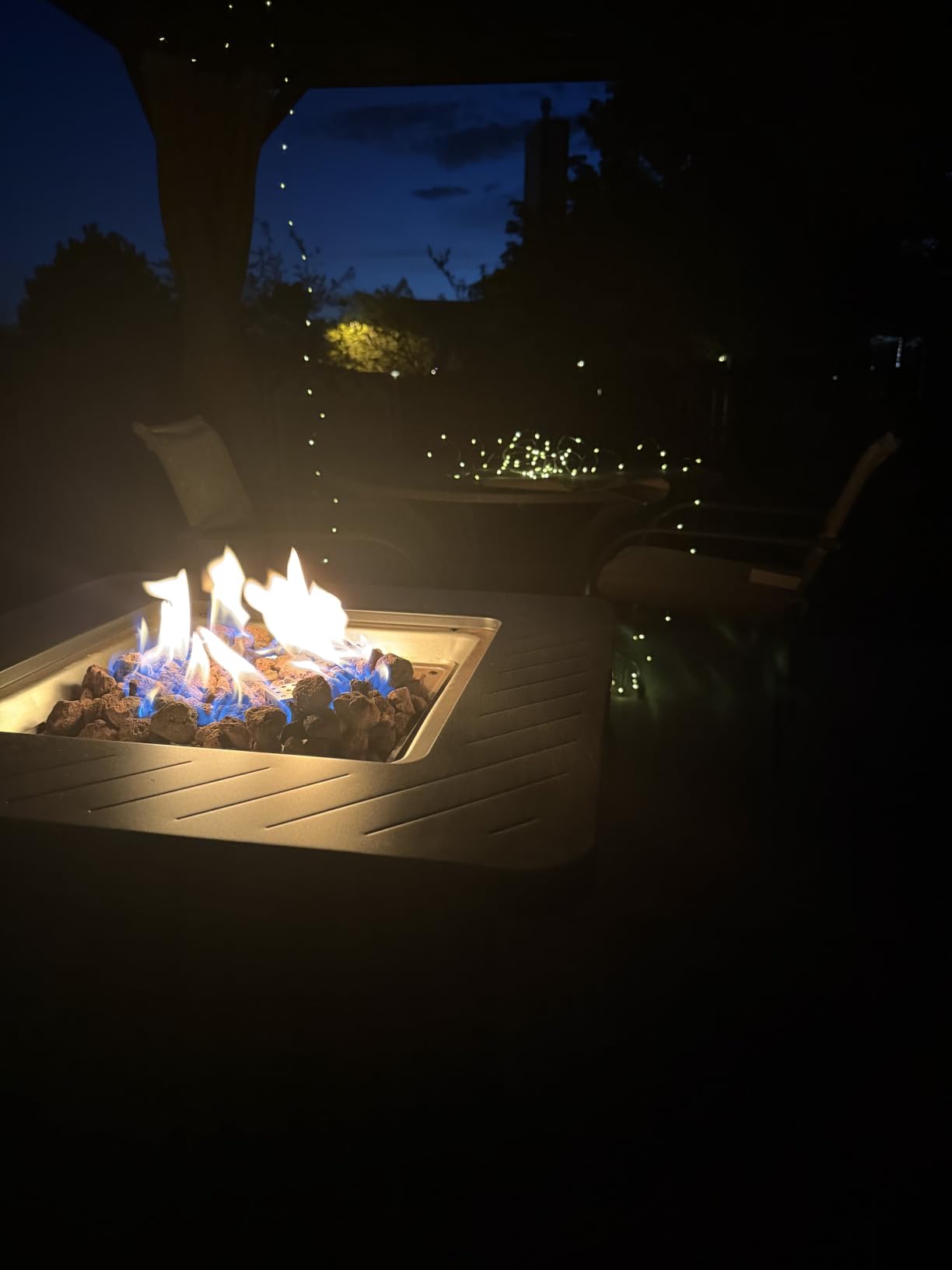East Oak 28Inch Propane Fire Pit Table, 52,000 BTU customer photo 1