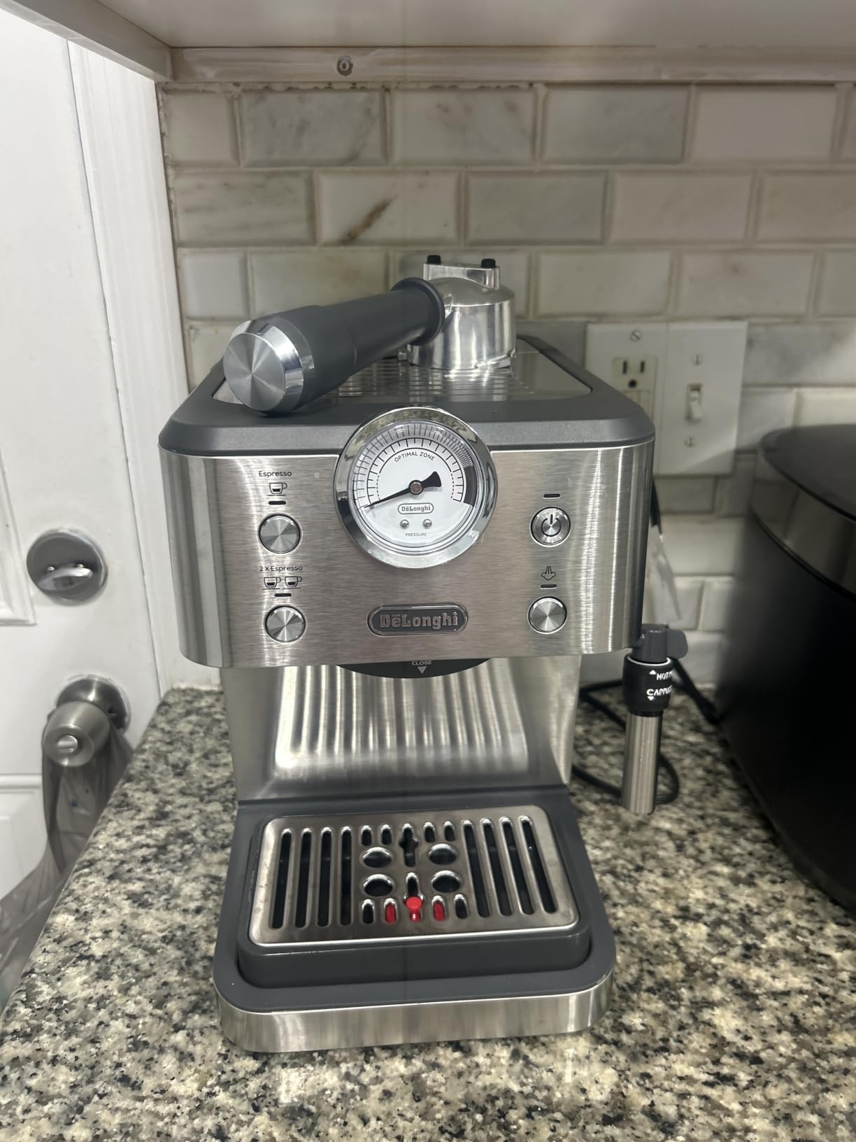 De'Longhi Classic Signature Espresso Machine, Adjustable Milk Frother customer photo 1