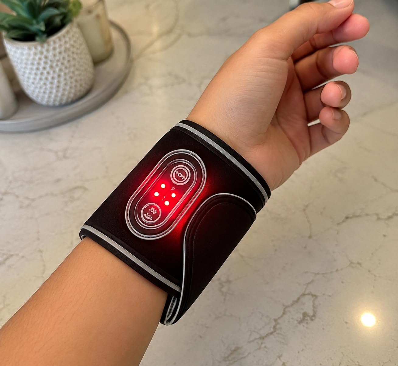Red Light Therapy for Hand Wrist 5 Heat & 5 Vibration, 3000mAh Controller customer photo 1