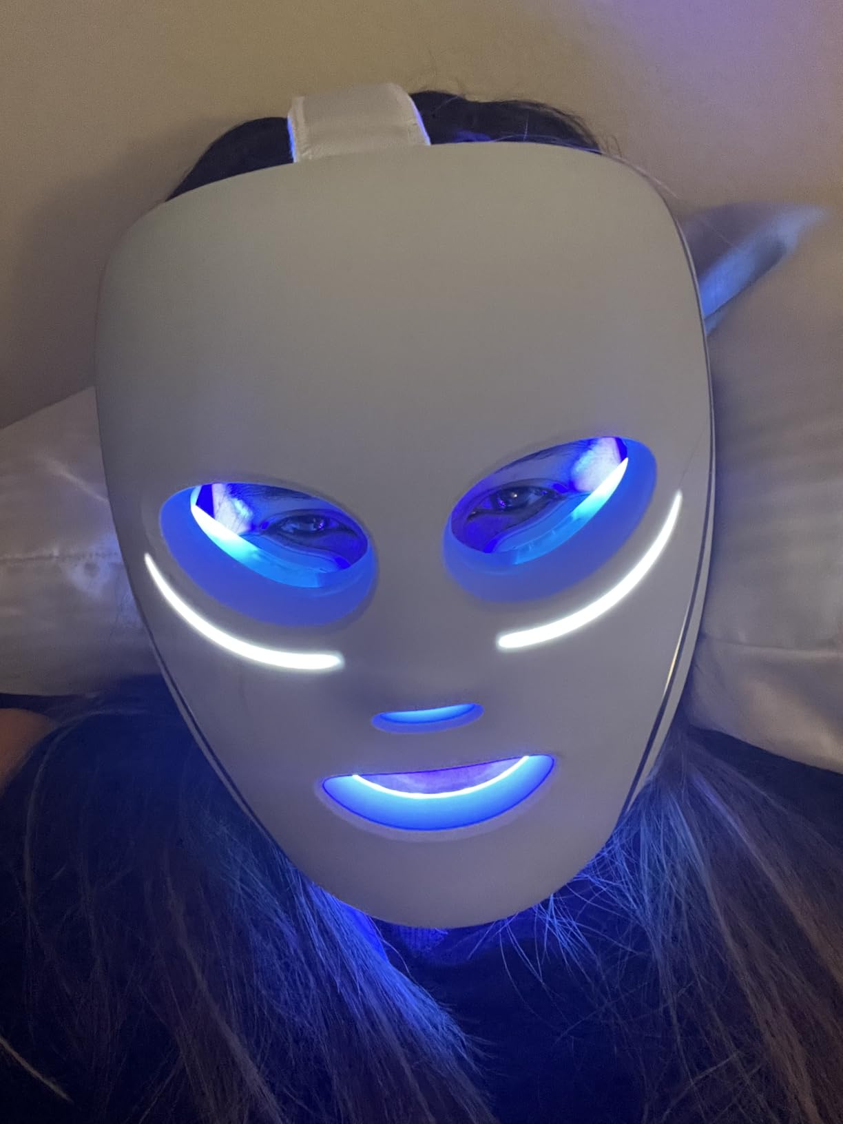 Shark CryoGlow LED Face Mask, Red Light Therapy, Under-Eye Cooling, FW312 customer photo 1