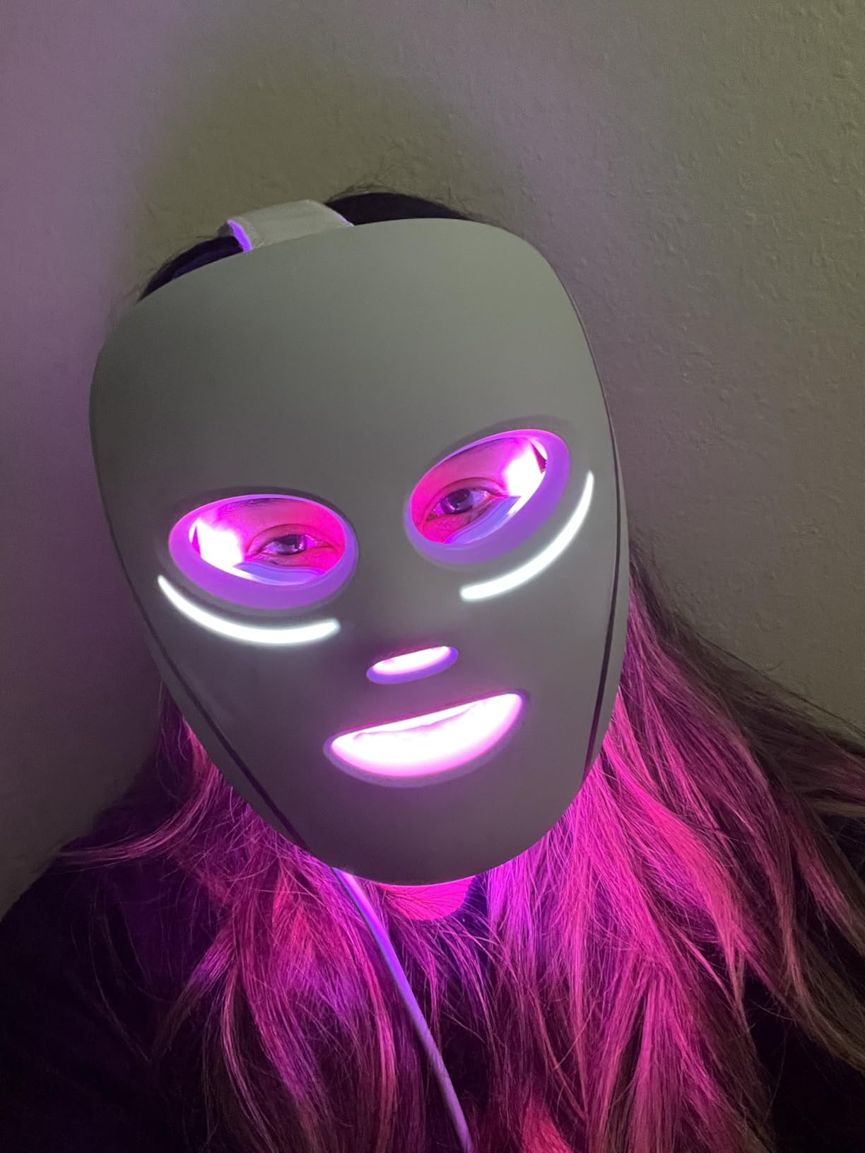 Shark CryoGlow LED Face Mask, Red Light Therapy, Under-Eye Cooling, FW312 customer photo 2