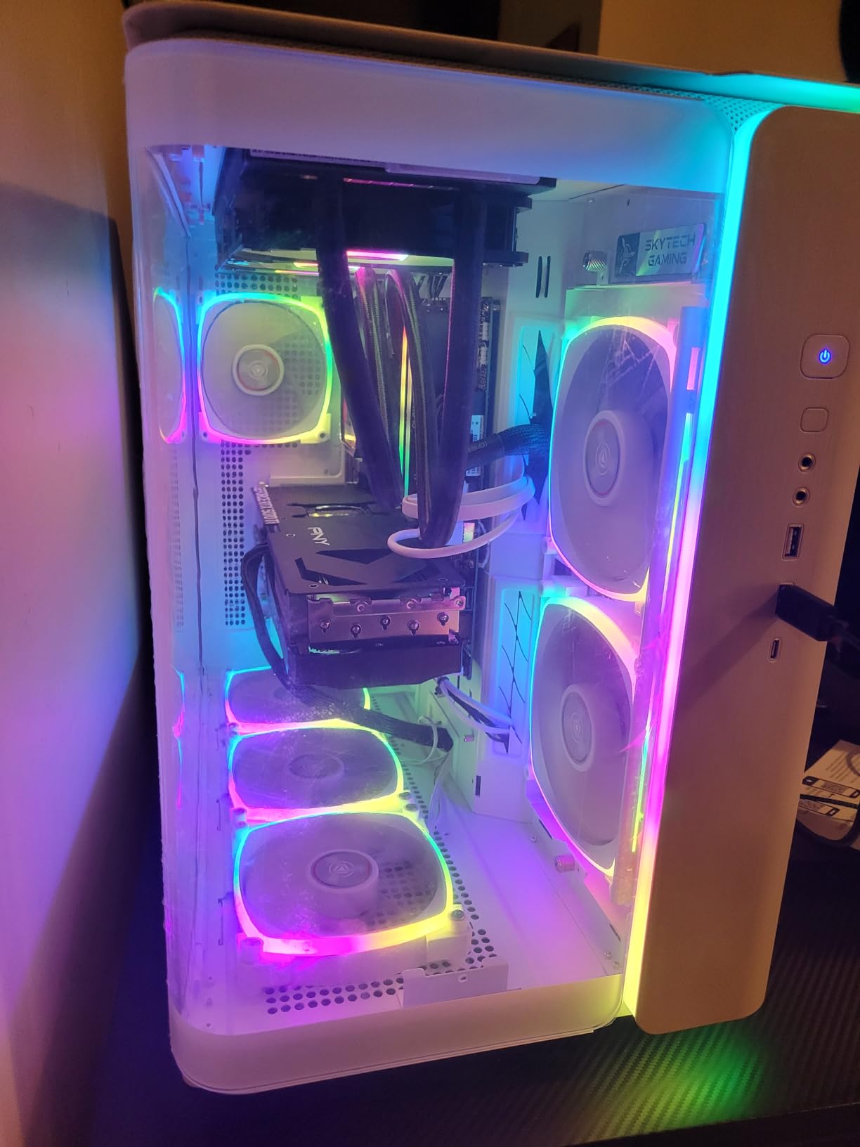 Skytech Gaming King 95 Gaming PC, Ryzen 7 9800X3D, RTX 5070 Ti customer photo 2