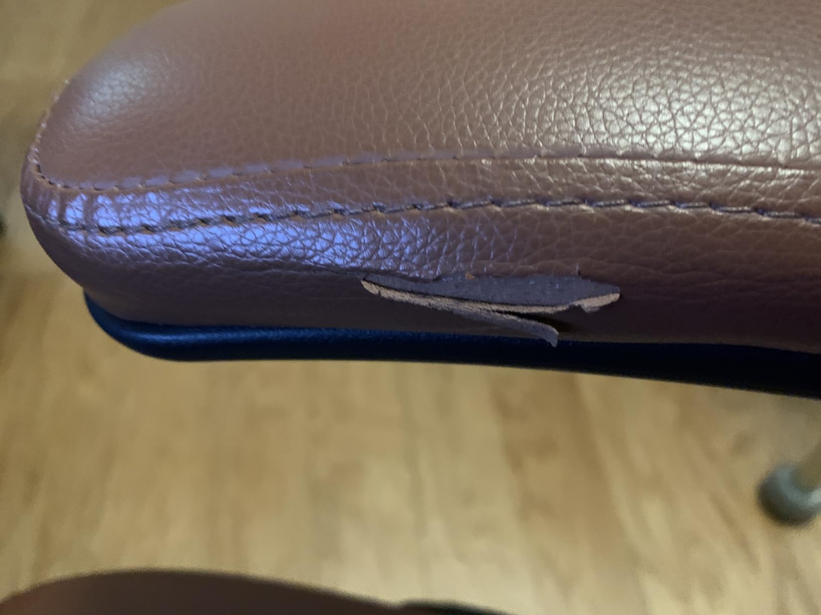 Leather Office Chair, PU Home Computer Desk Chairs with Ergonomic Back Support, 360°Swivel Free，Small Gaming Chair with Wheels and Adjustable Armrests, for Short People Use customer photo 2
