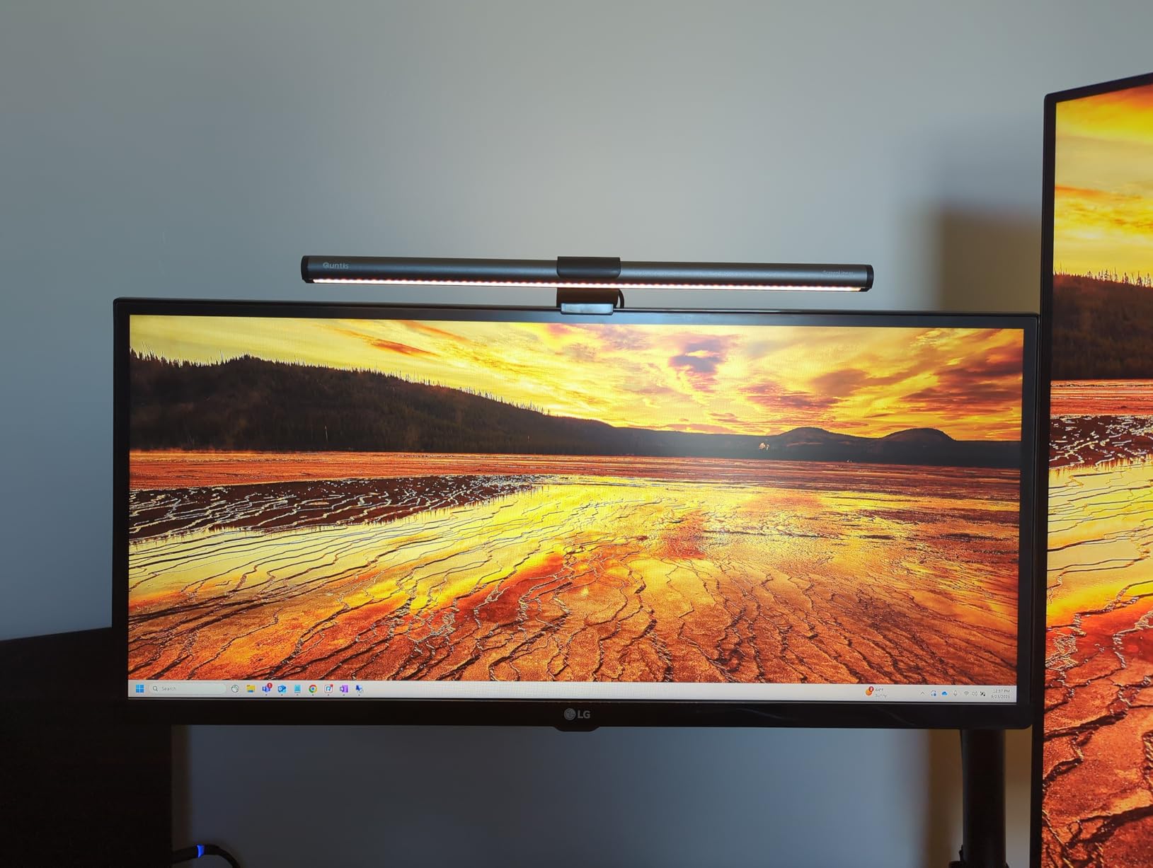 Quntis White Monitor Light Bar with Backlight, Desk Light with Remote customer photo 2