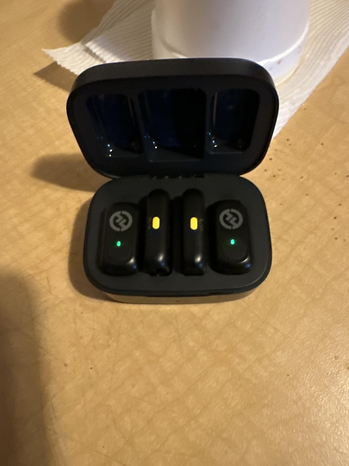 Hollyland Lark A1 (2TX + Lightning RX), Wireless Microphone for iPhone/iPad customer photo 1