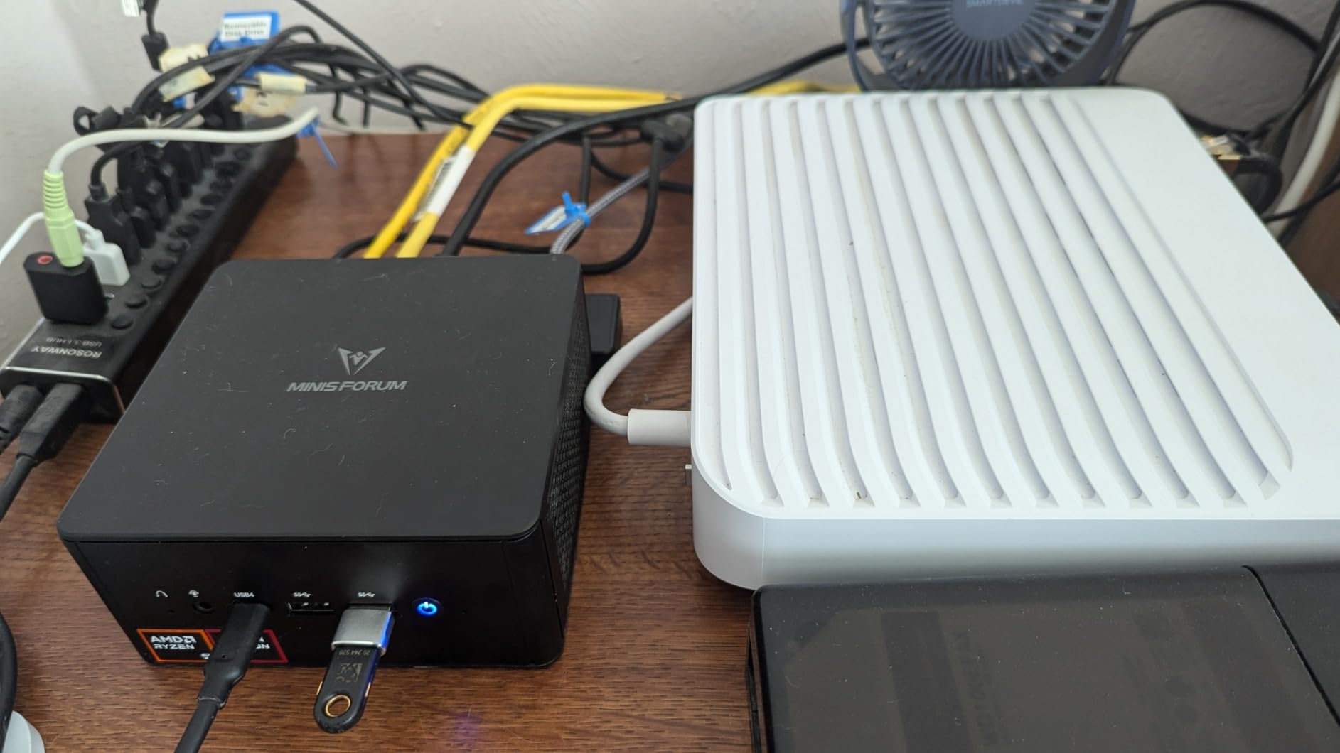 MINISFORUM Mini PC AI X1 Pro AMD Ryzen AI 9 HX370(12 Cores/24 Threads, up to 5.1GHz)&AMD Radeon 890M Mini Gaming Computer,64GB DDR5 1TB PCIe 4.0 SSD, 8K Quad Display,Dual 2.5 LAN/WiFi 7/BT5.4/Oculink customer photo 1