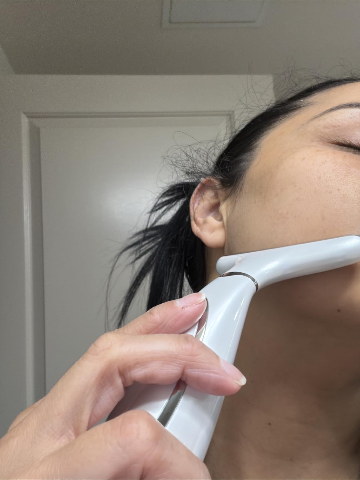 Red Light Therapy for Face and Neck, 7-Color LED Face Massager with EMS, Heat & Vibration, 6 Modes & 4 Intensities, Rechargeable Face Sculpting Tool for At-Home Skincare customer photo 1