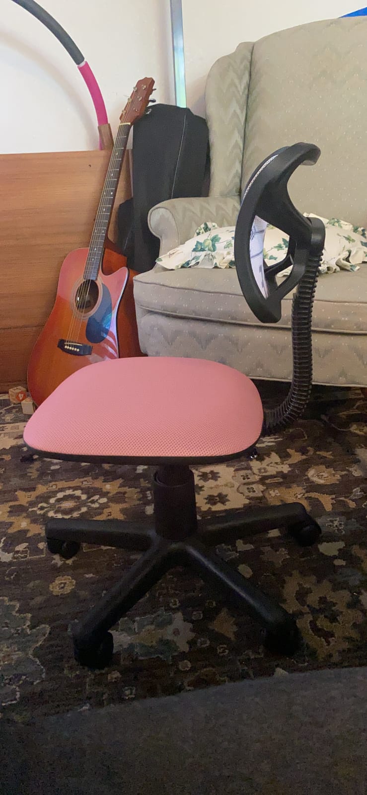 Urban Lifestyle Swivel Desk Chair, Howdy, Stylish and Compact Office Chair with Mesh Back, Swivel Function, Adjustable Height, and Cushioned Seat customer photo 1