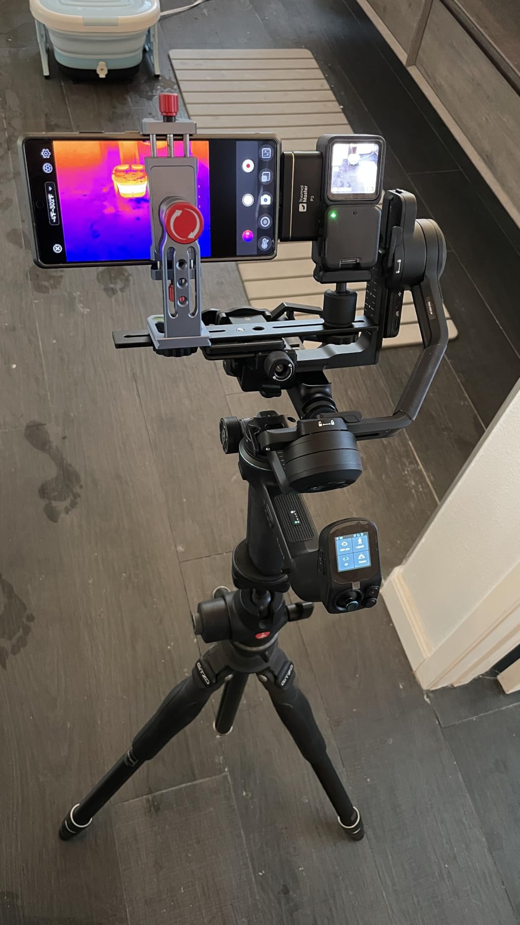 FeiyuTech SCORP 3 KIT Gimbal Stabilizer for DSLR and Mirrorless Camera, AI Tracking, Detachable Handle,3-Axis Gimbal for Sony/Canon/Nikon/Fujifilm, Max 3.5KG/7.72lbs, Touch Screen with Carrying Bag customer photo 1