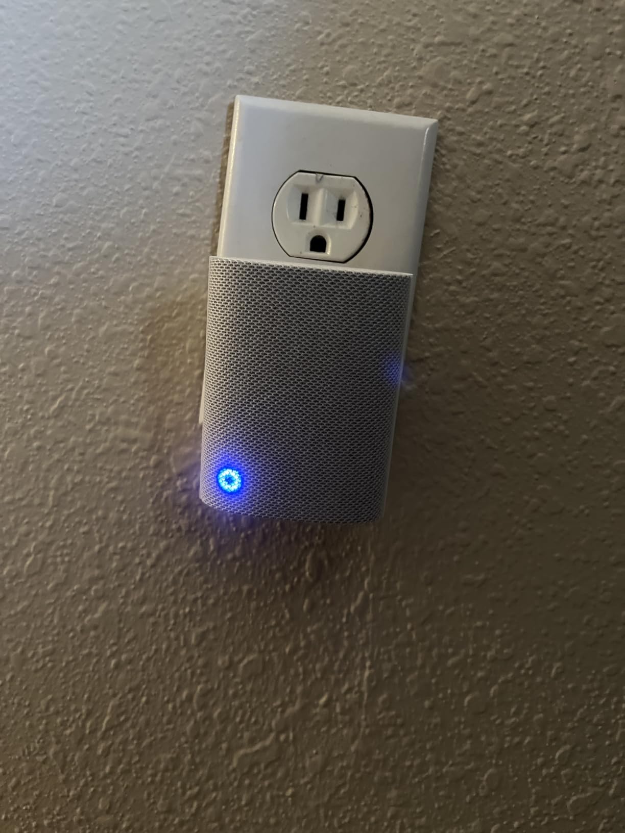 Ring Chime — Enhanced audio for real-time alerts you can hear from anywhere, easy plug-in setup, simple wifi & Bluetooth connectivity, sleek design, White customer photo 2