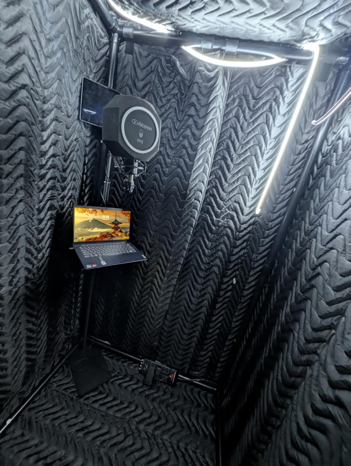 VEVOR Portable Vocal Booth 6.56 ft Pro-Grade Echo-Free Recording Booth customer photo 2