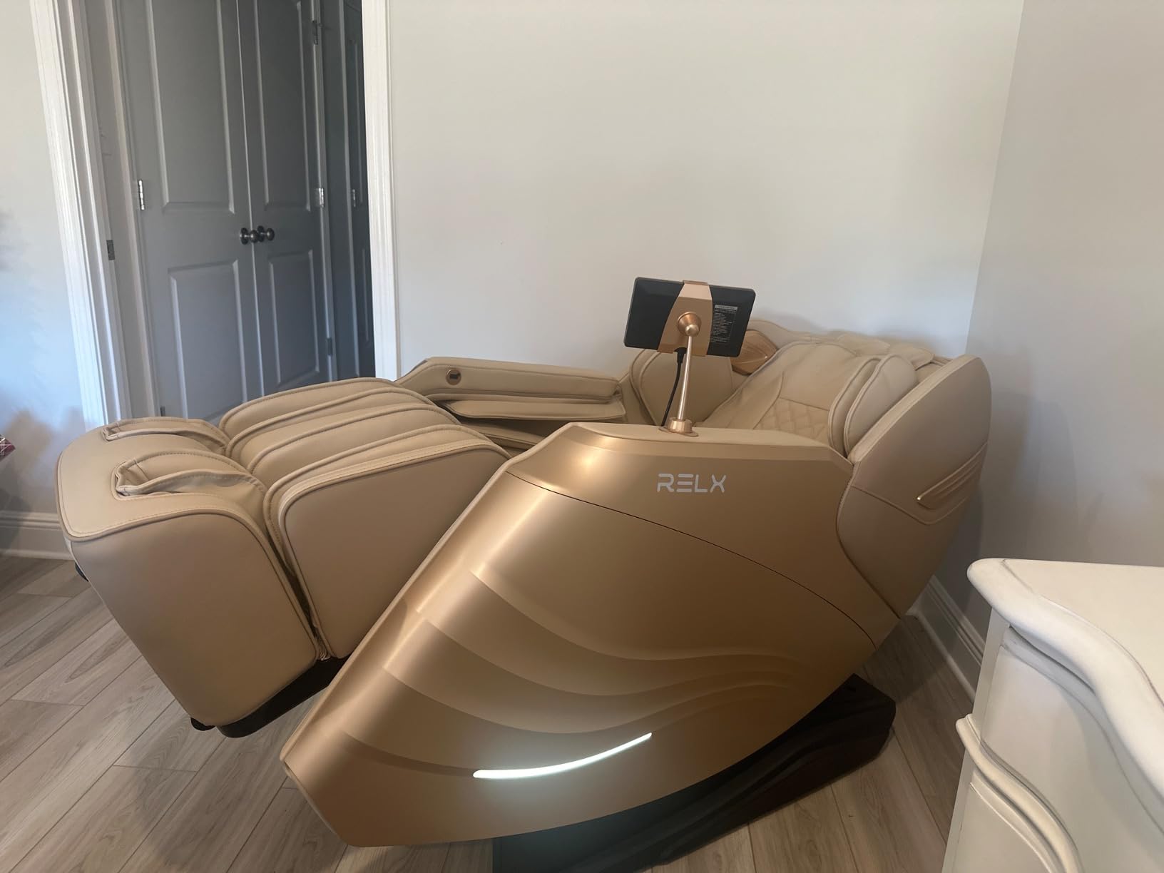 RELX Massage Chair Full Body with Body Scan, Zero Gravity, SL-Track, Black customer photo 2