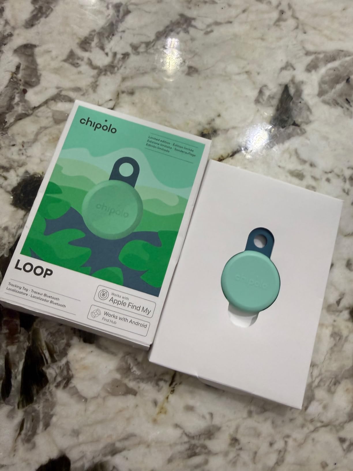 Chipolo LOOP - Rechargeable Bluetooth Tracking tag - 4 Pack customer photo 2