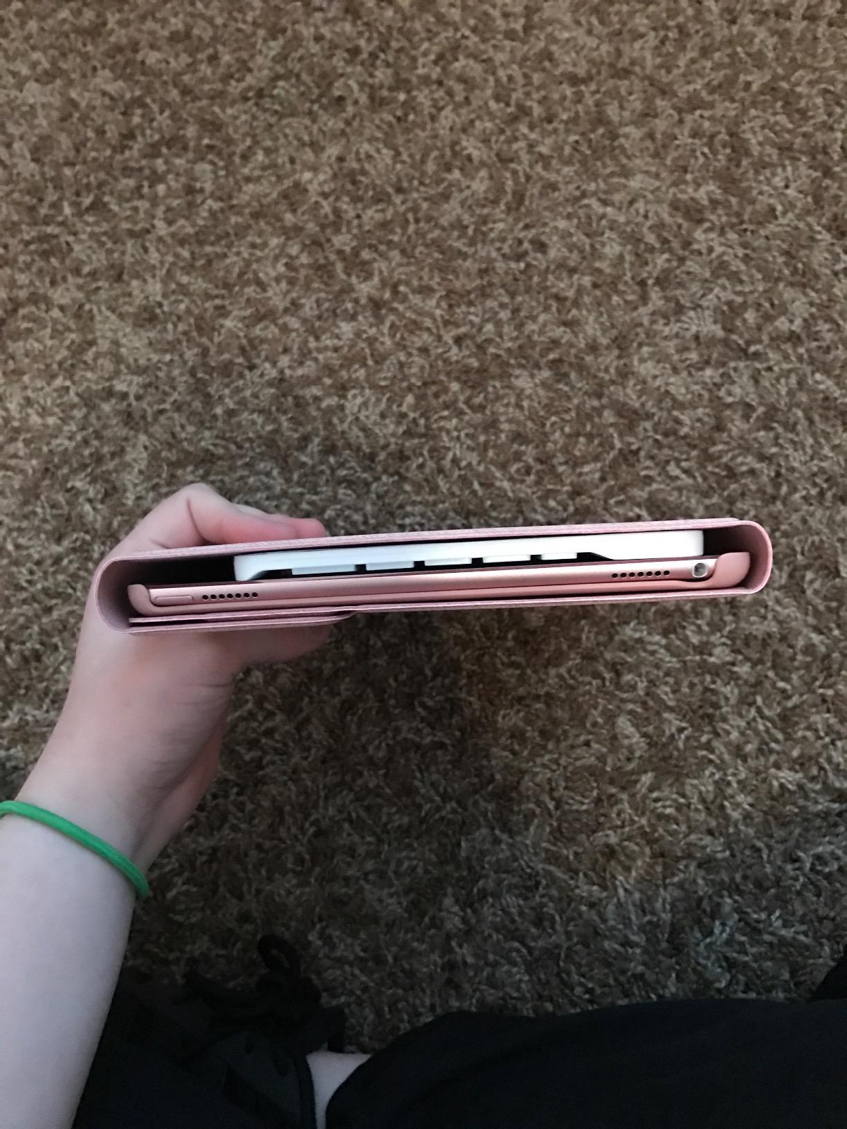COO for iPad (A16) 11th/10th Gen Case with Keyboard, Multi-Touch Trackpad customer photo 1
